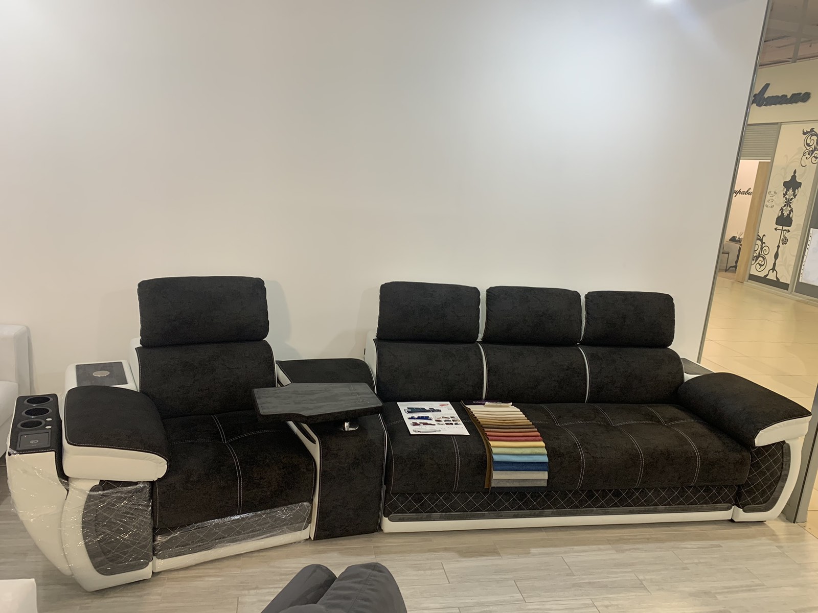 Диваны Айпетри Люкс в наличии. Гродно ТревиАнн ТЦ КОРОНА  С6402 Брабус 17/ сакура 1,Музыка 39Х,релакс,беспроводная зарядка МДФ--901ST абстракция серая софт