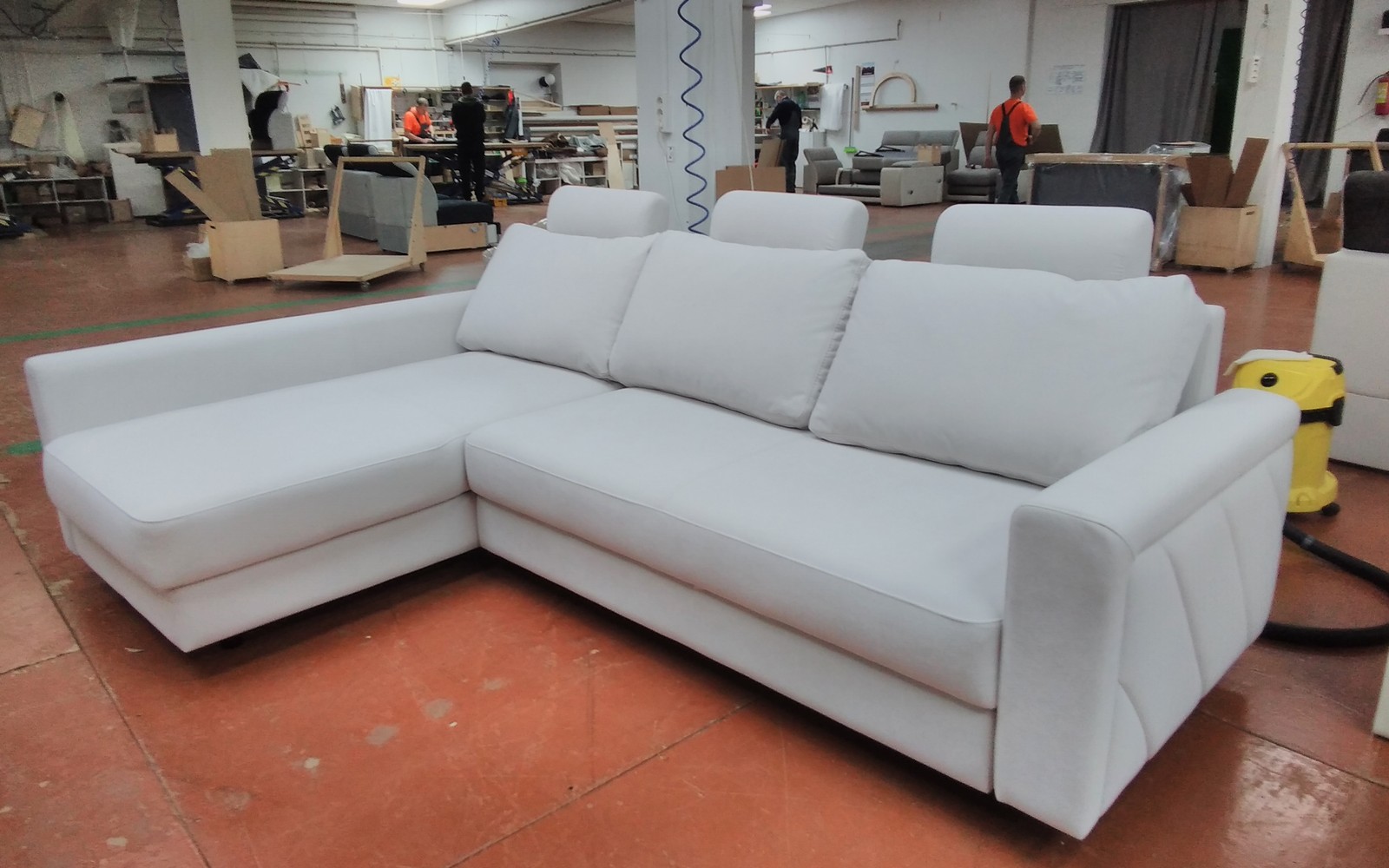 Диваны Верона Люкс в наличии. Склад Д 1197 Мосс 1 крем (моз) В2 узкий удлиненный 10см