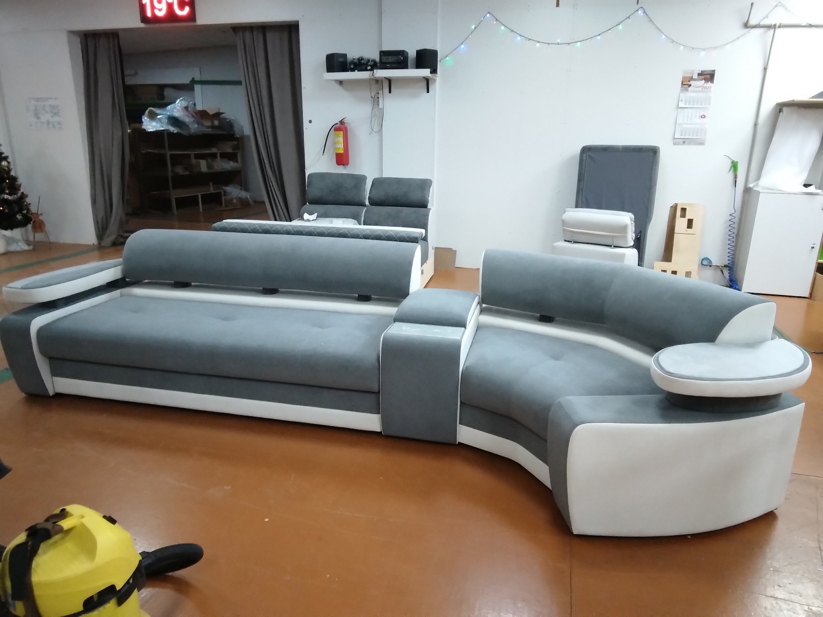 Диваны Марсель в наличии. Склад Д 4370 омега 4/тедди 01 МДФ 8294-10 антик серебро