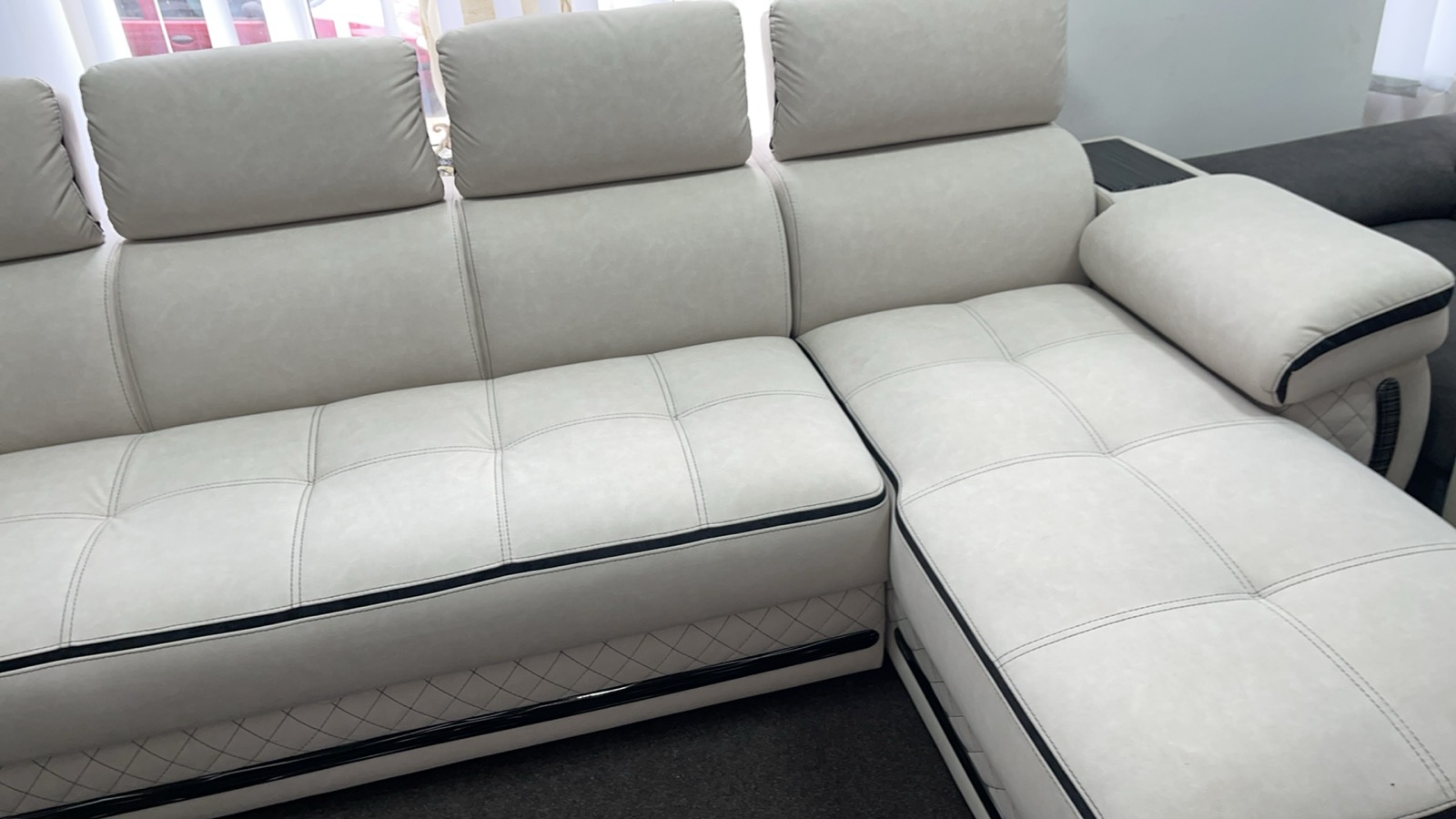 Диваны Айпетри Люкс в наличии. Гродно ТревиАнн ул.Свердлова  Д 1046 Шанель 03(мебельтекс)/брабус 17(бимтекс) крой №8,МДФ--G 13 черный страйп